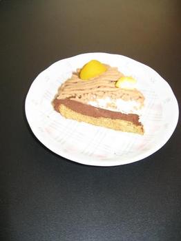 モンブランチョコムースケーキ～カット.jpg